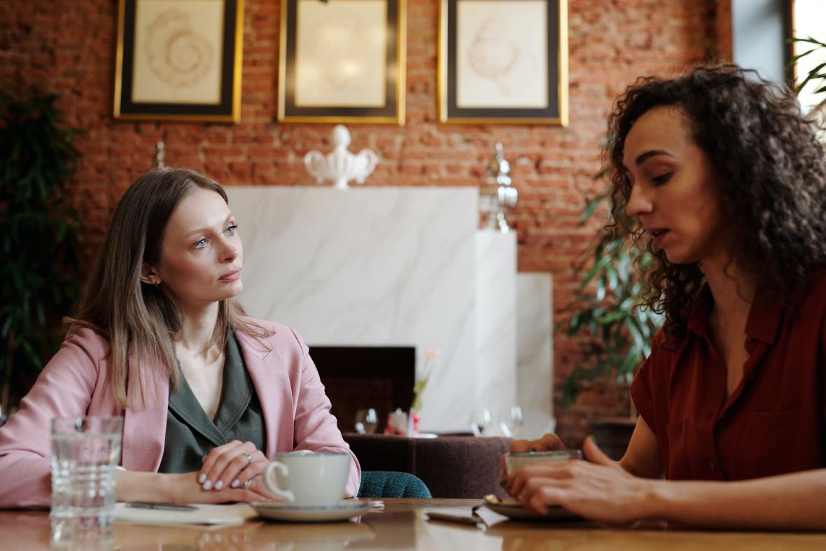 Trauer Gespräch Frauen Kaffee Trost Trauercafé