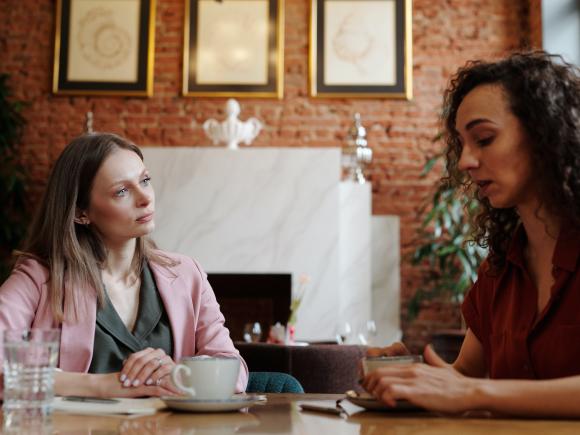 Trauer Gespräch Frauen Kaffee Trost Trauercafé